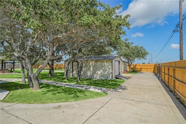 1502 Westridge Blvd, Corpus Christi, TX 78418