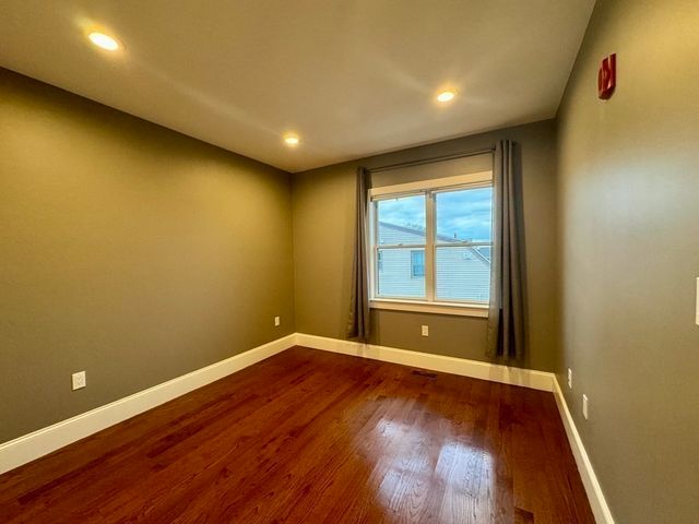 198 California St 3, Newton, MA 02458