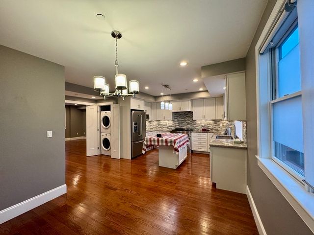 198 California St 3, Newton, MA 02458