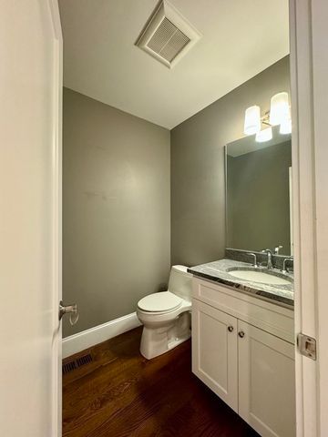 198 California St 3, Newton, MA 02458
