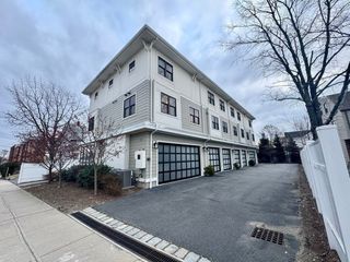 198 California St 3, Newton, MA 02458