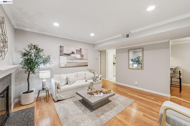 630 Canyon Oaks Drive D, Oakland, CA 94605