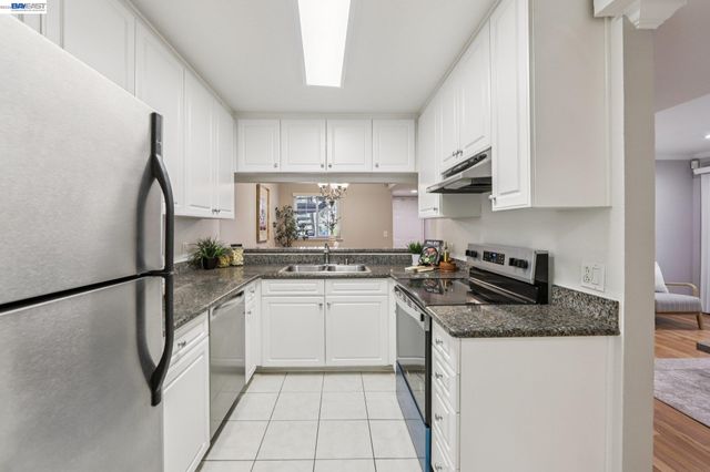 630 Canyon Oaks Drive D, Oakland, CA 94605