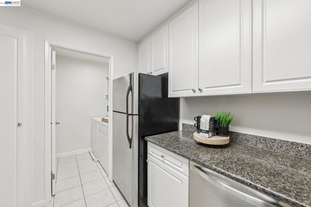 630 Canyon Oaks Drive D, Oakland, CA 94605