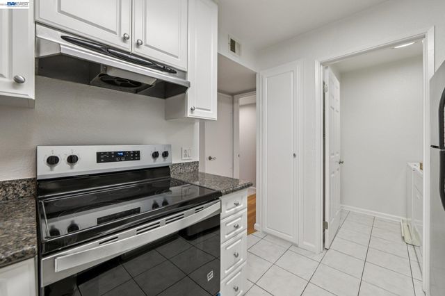 630 Canyon Oaks Drive D, Oakland, CA 94605