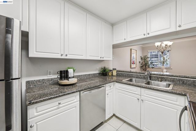 630 Canyon Oaks Drive D, Oakland, CA 94605