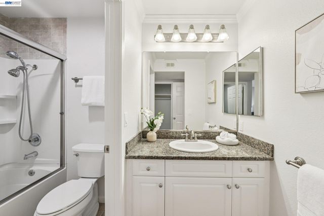 630 Canyon Oaks Drive D, Oakland, CA 94605