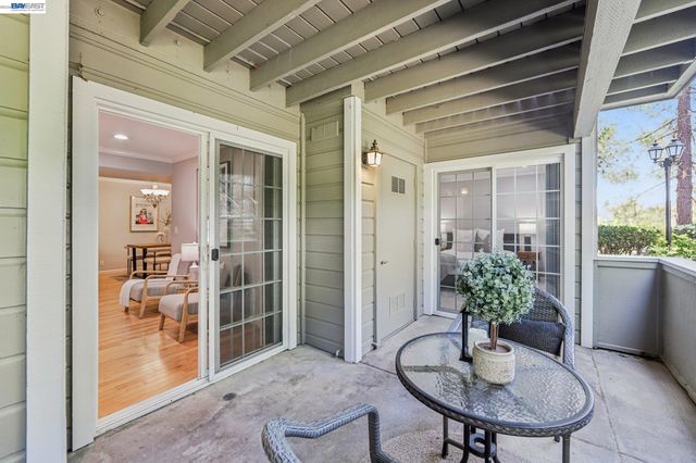 630 Canyon Oaks Drive D, Oakland, CA 94605