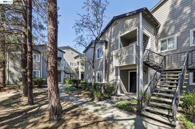 630 Canyon Oaks Drive D, Oakland, CA 94605