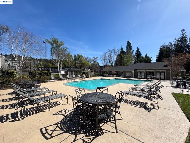 630 Canyon Oaks Drive D, Oakland, CA 94605