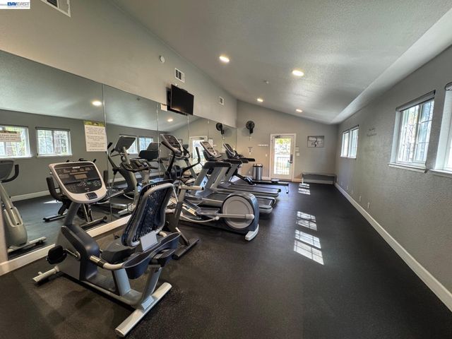 630 Canyon Oaks Drive D, Oakland, CA 94605