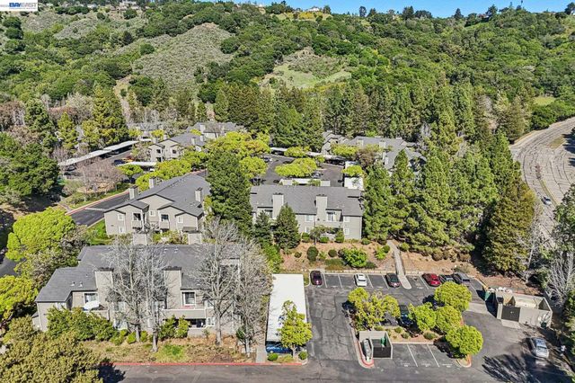 630 Canyon Oaks Drive D, Oakland, CA 94605