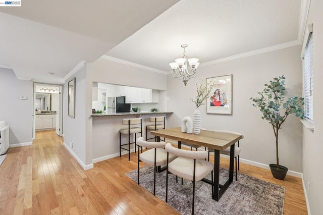 630 Canyon Oaks Drive D, Oakland, CA 94605