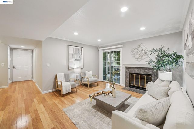 630 Canyon Oaks Drive D, Oakland, CA 94605