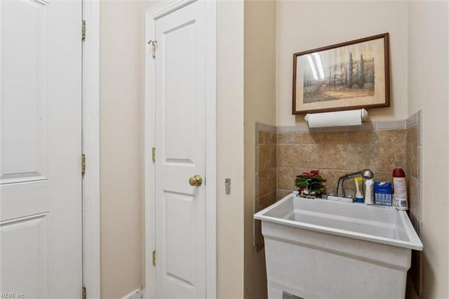 8748 Adams DR, Suffolk, VA 23433