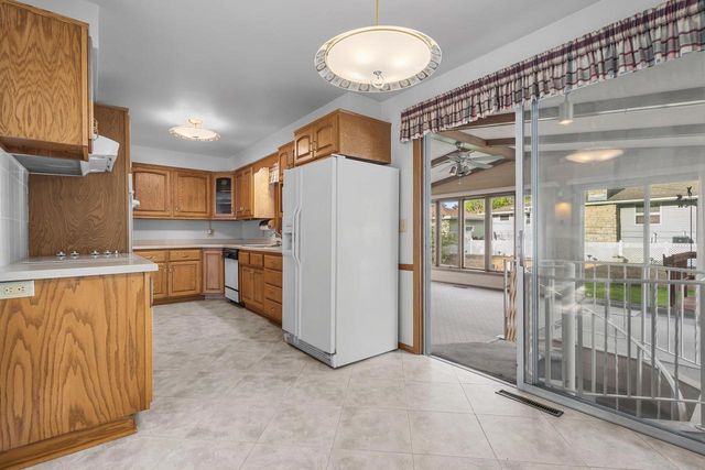 1742 N DOUGLAS STREET, Appleton, WI 54914