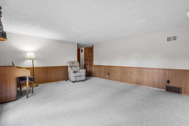1742 N DOUGLAS STREET, Appleton, WI 54914