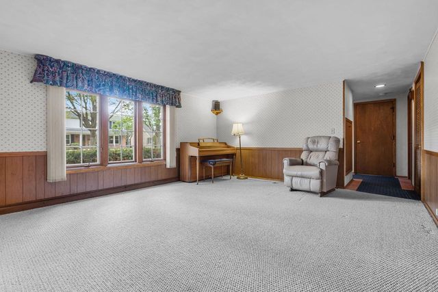 1742 N DOUGLAS STREET, Appleton, WI 54914