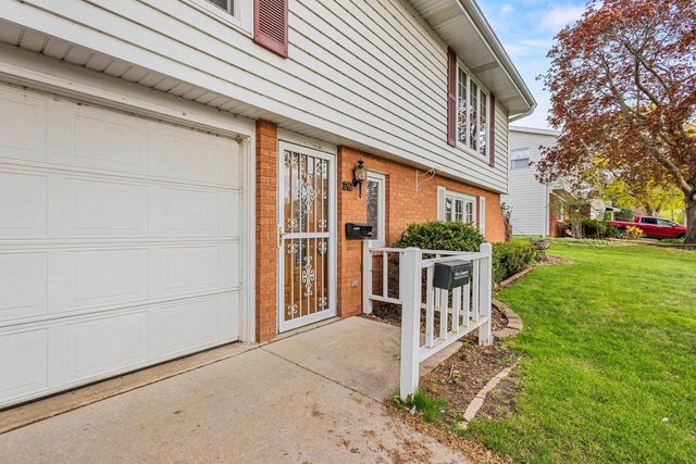 1742 N DOUGLAS STREET, Appleton, WI 54914