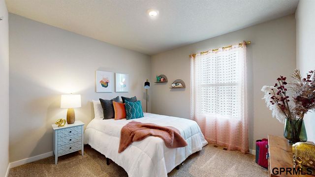 8702 S 185th Street, Omaha, NE 68136