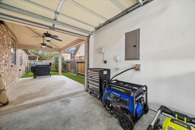 6723 Hunters Way Lane, Baytown, TX 77521