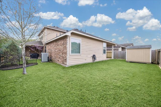 6723 Hunters Way Lane, Baytown, TX 77521