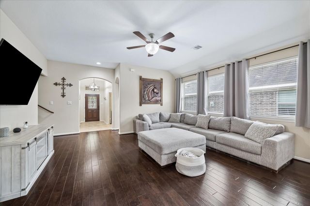 6723 Hunters Way Lane, Baytown, TX 77521