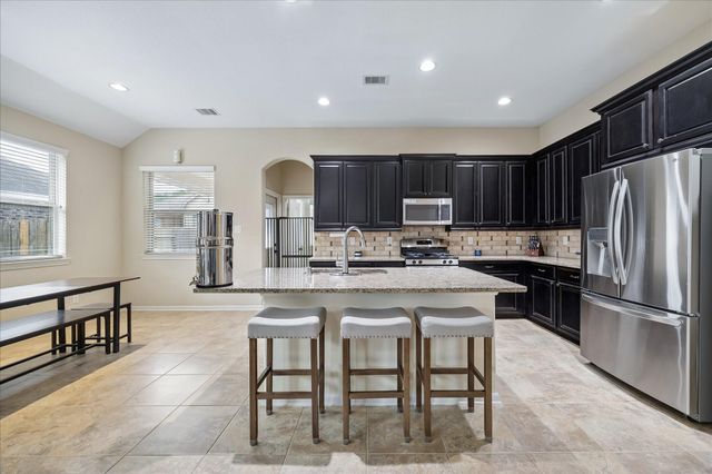 6723 Hunters Way Lane, Baytown, TX 77521