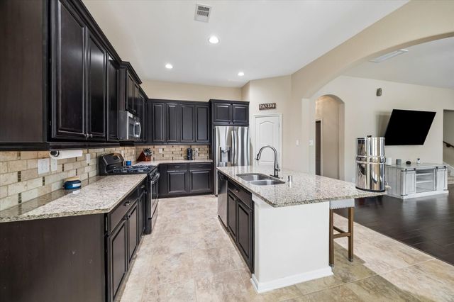 6723 Hunters Way Lane, Baytown, TX 77521