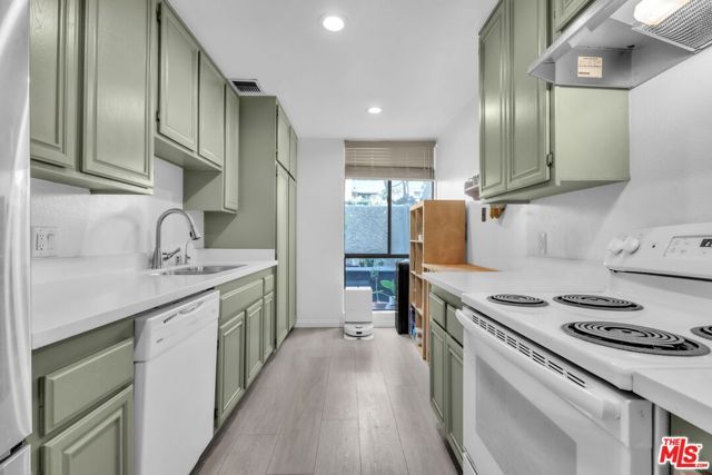 4041 Via Marisol 113, Los Angeles, CA 90042
