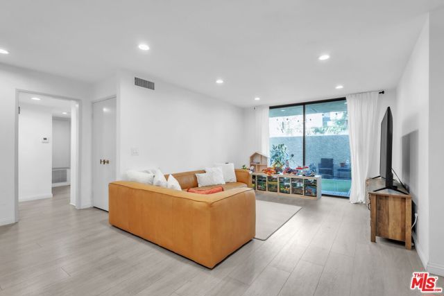 4041 Via Marisol 113, Los Angeles, CA 90042