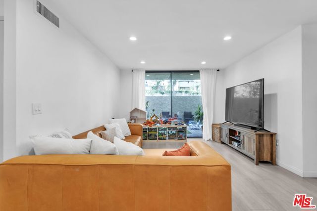 4041 Via Marisol 113, Los Angeles, CA 90042