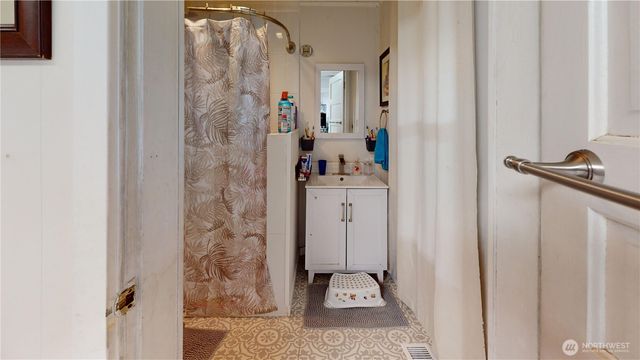 912 Pleasant Avenue, Bremerton, WA 98337