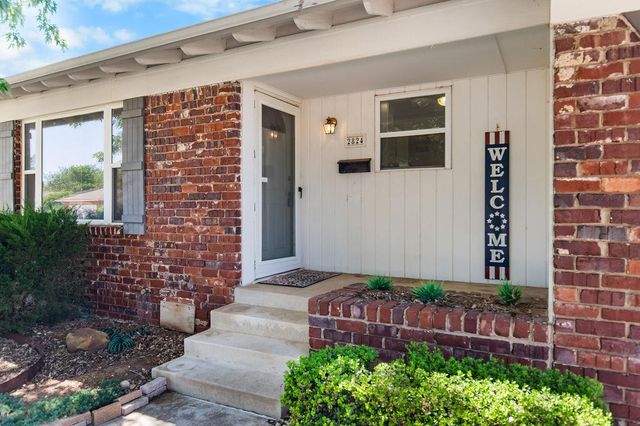 2824 Manchester Drive, The Village, OK 73120
