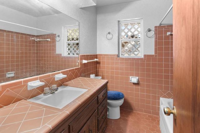 2824 Manchester Drive, The Village, OK 73120
