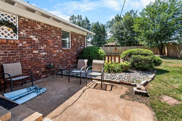 2824 Manchester Drive, The Village, OK 73120