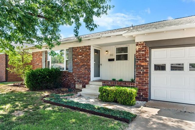 2824 Manchester Drive, The Village, OK 73120
