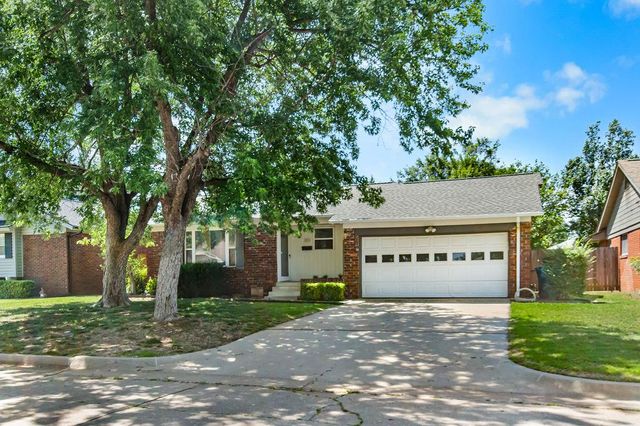 2824 Manchester Drive, The Village, OK 73120