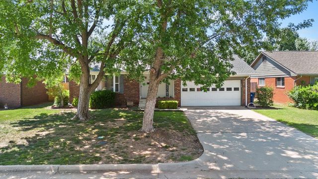 2824 Manchester Drive, The Village, OK 73120