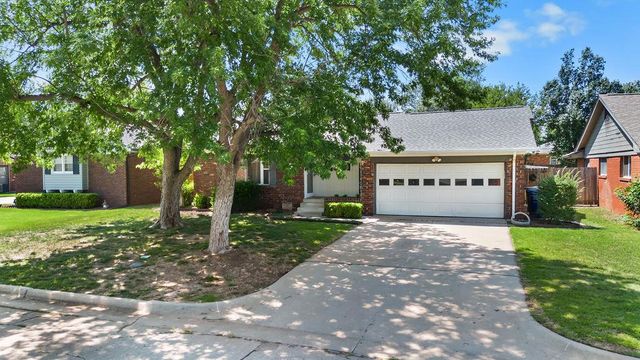 2824 Manchester Drive, The Village, OK 73120