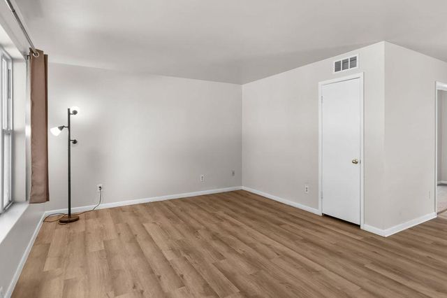 2824 Manchester Drive, The Village, OK 73120