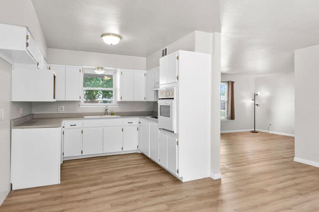 2824 Manchester Drive, The Village, OK 73120