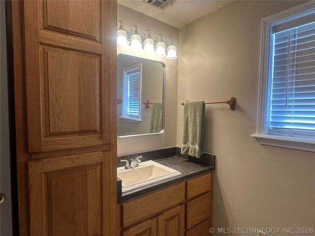 613 S 1st Street, Morris, OK 74445