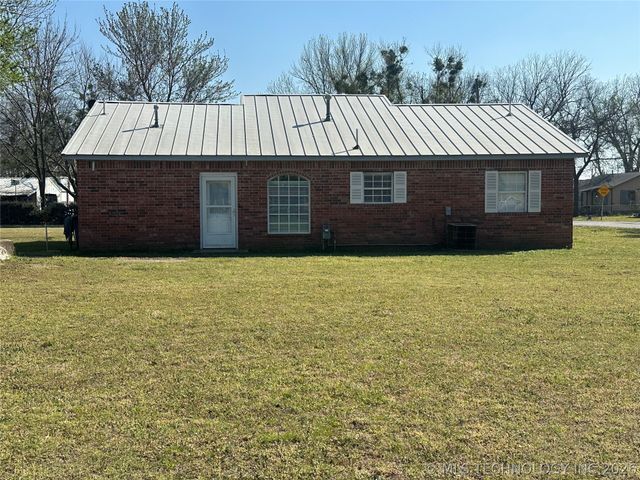 613 S 1st Street, Morris, OK 74445