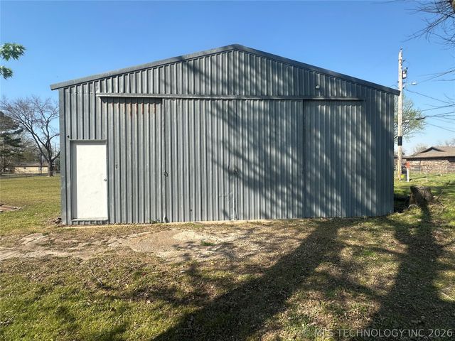 613 S 1st Street, Morris, OK 74445