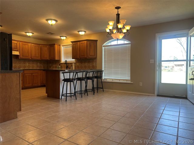 613 S 1st Street, Morris, OK 74445