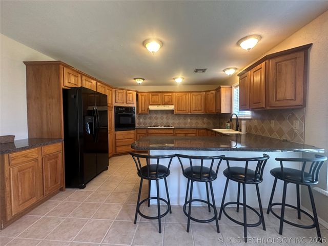 613 S 1st Street, Morris, OK 74445