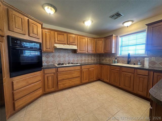 613 S 1st Street, Morris, OK 74445