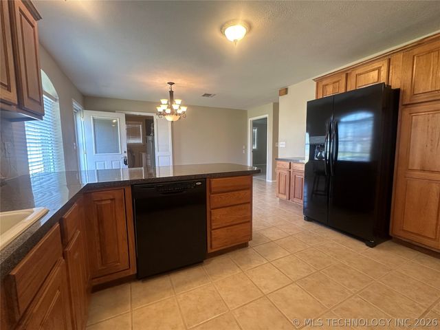 613 S 1st Street, Morris, OK 74445