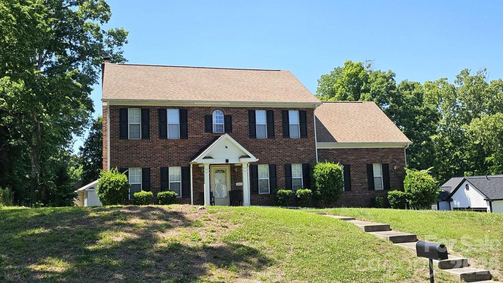 2425 Katherine Kiker Road, Charlotte, NC 28213